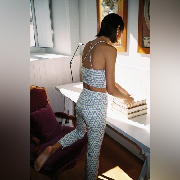 ❌SOLD❌ ✨Used Like NEW!✨ ZARA cropped top and ankle leg pants set! - Picture 2 of 13